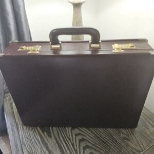 BRIEFCASE